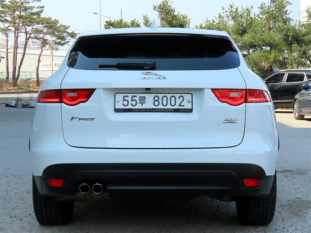 Jaguar F-PACE - Vista 4