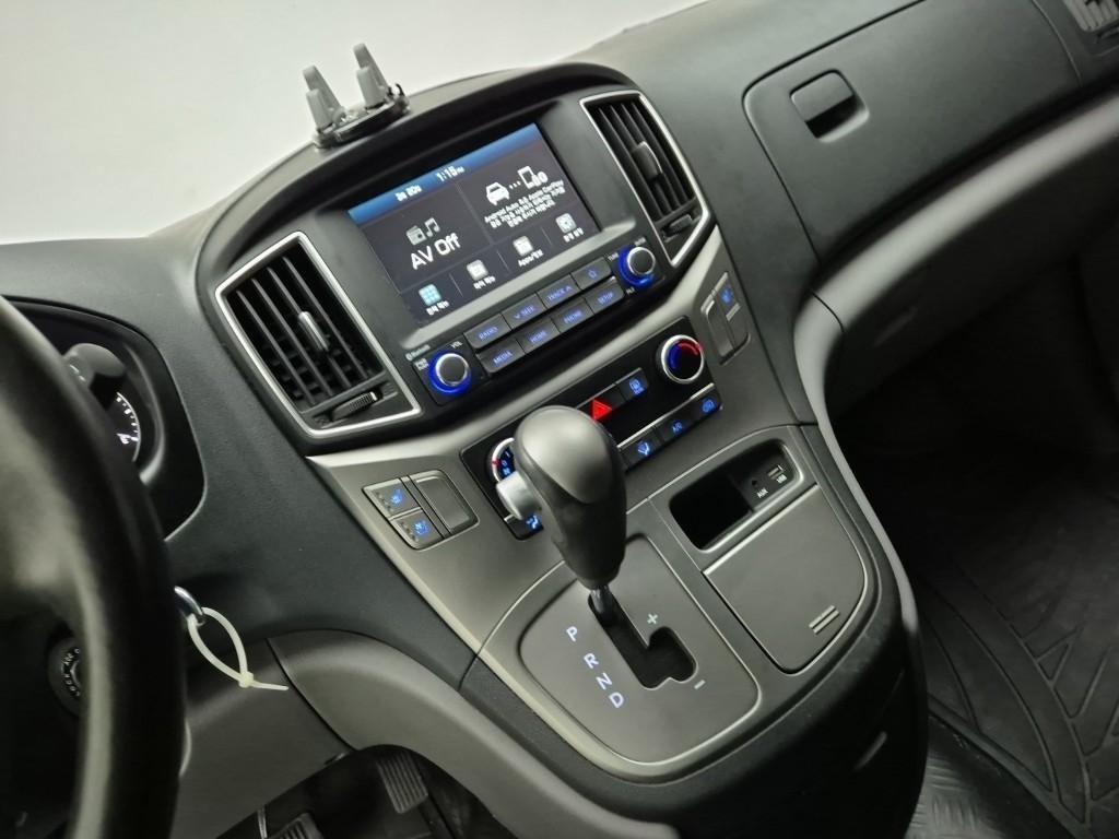 HYUNDAI Starex - Vista 10