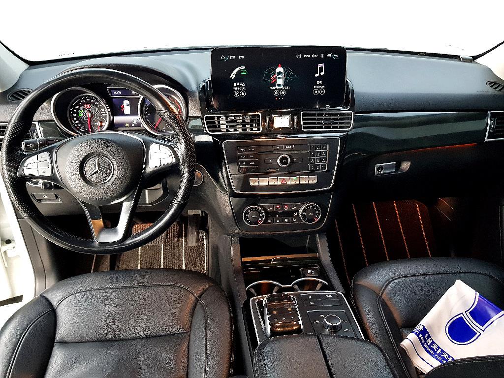 Mercedes Benz GLE Class - Vista 5