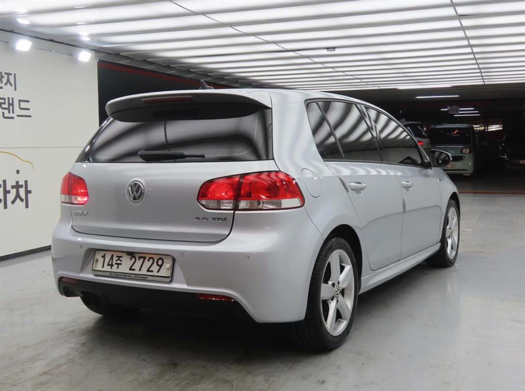 Volkswagen Golf - Vista 4