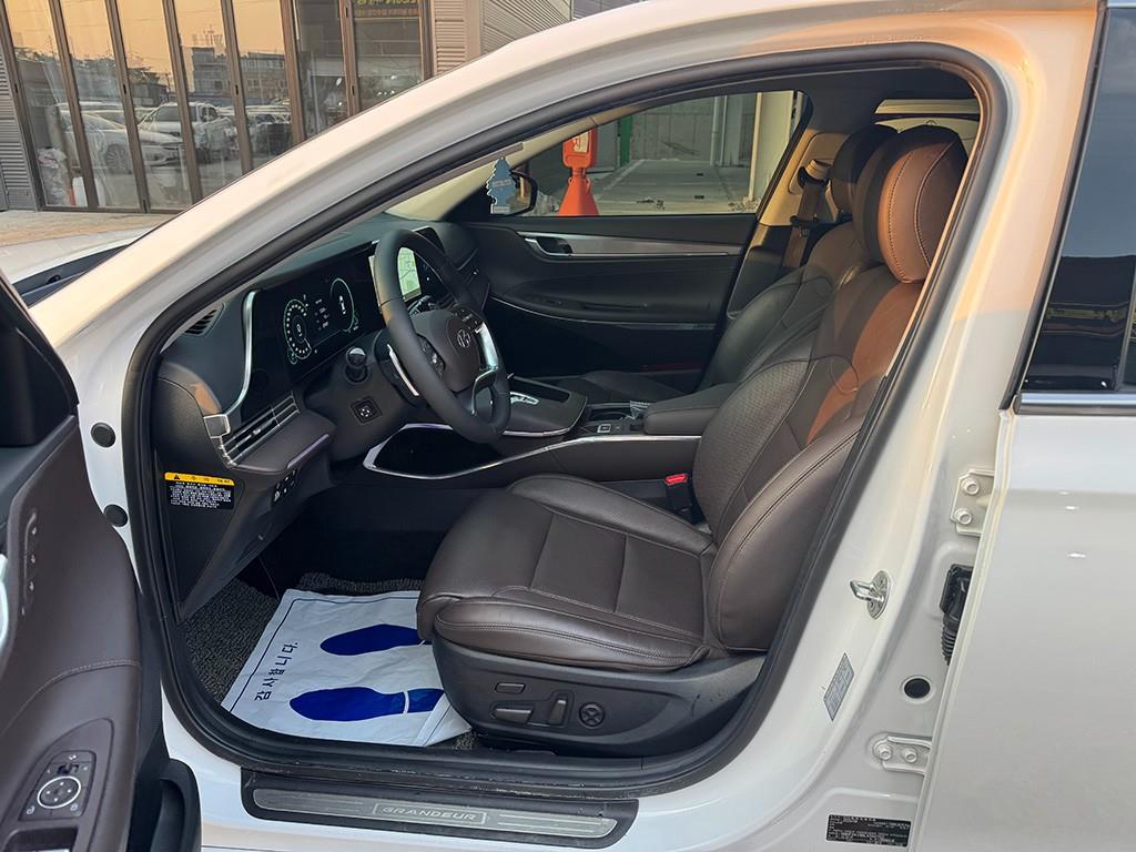 HYUNDAI Grandeur - Vista 5