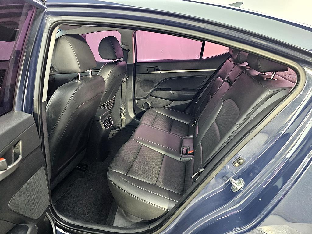 HYUNDAI Avante - Vista 9