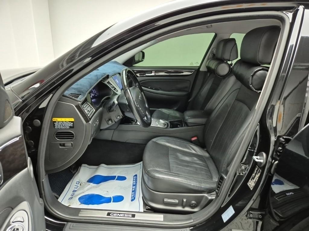 HYUNDAI Genesis - Vista 9