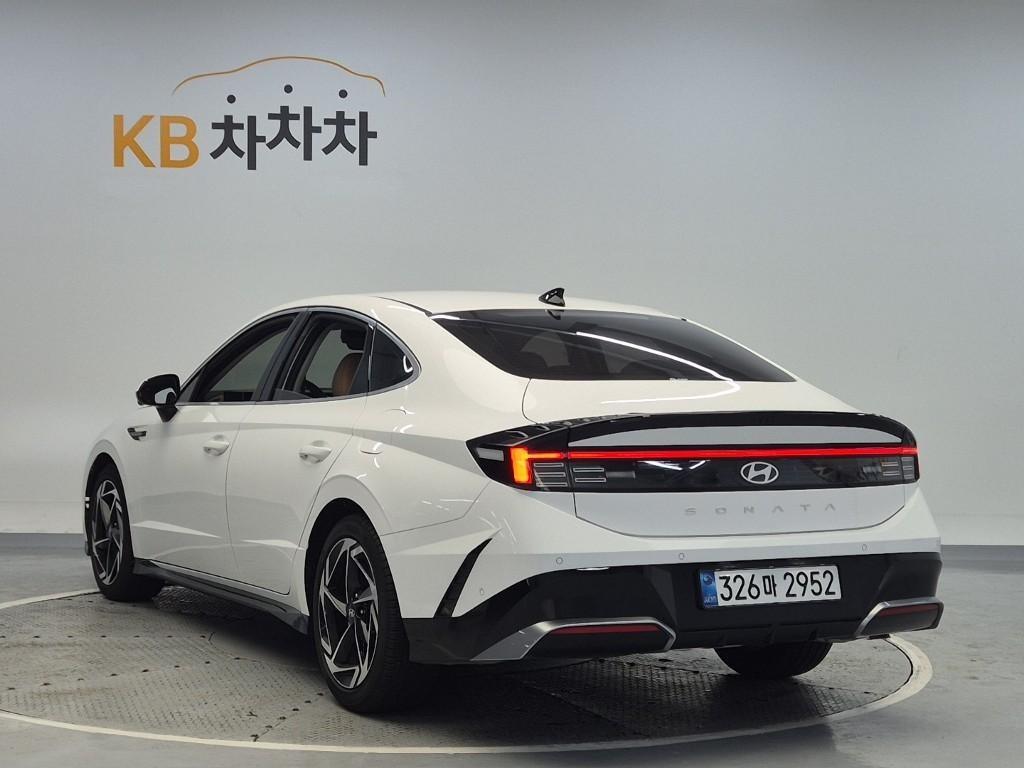 HYUNDAI Sonata - Vista 4