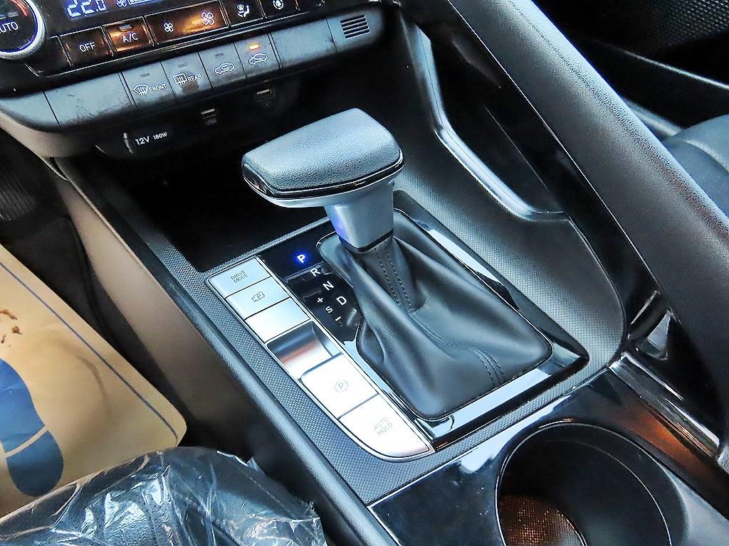 HYUNDAI Avante - Vista 10