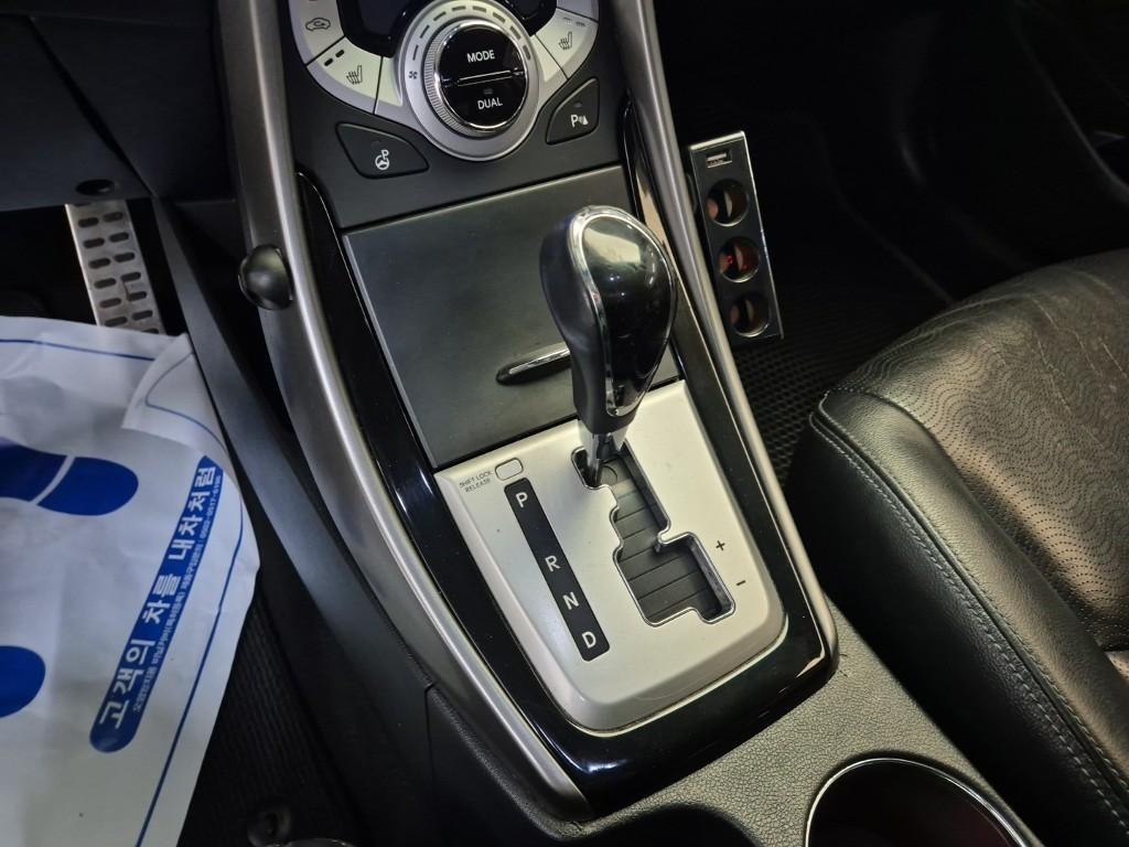 HYUNDAI Avante - Vista 8