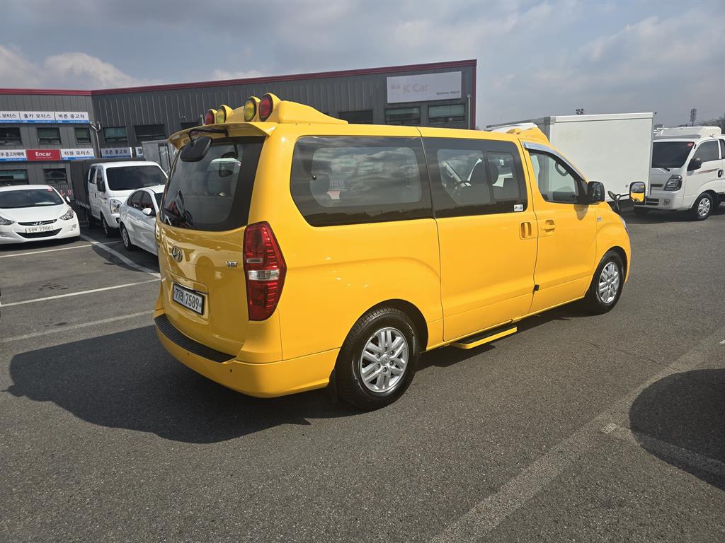 HYUNDAI Starex - Vista 4
