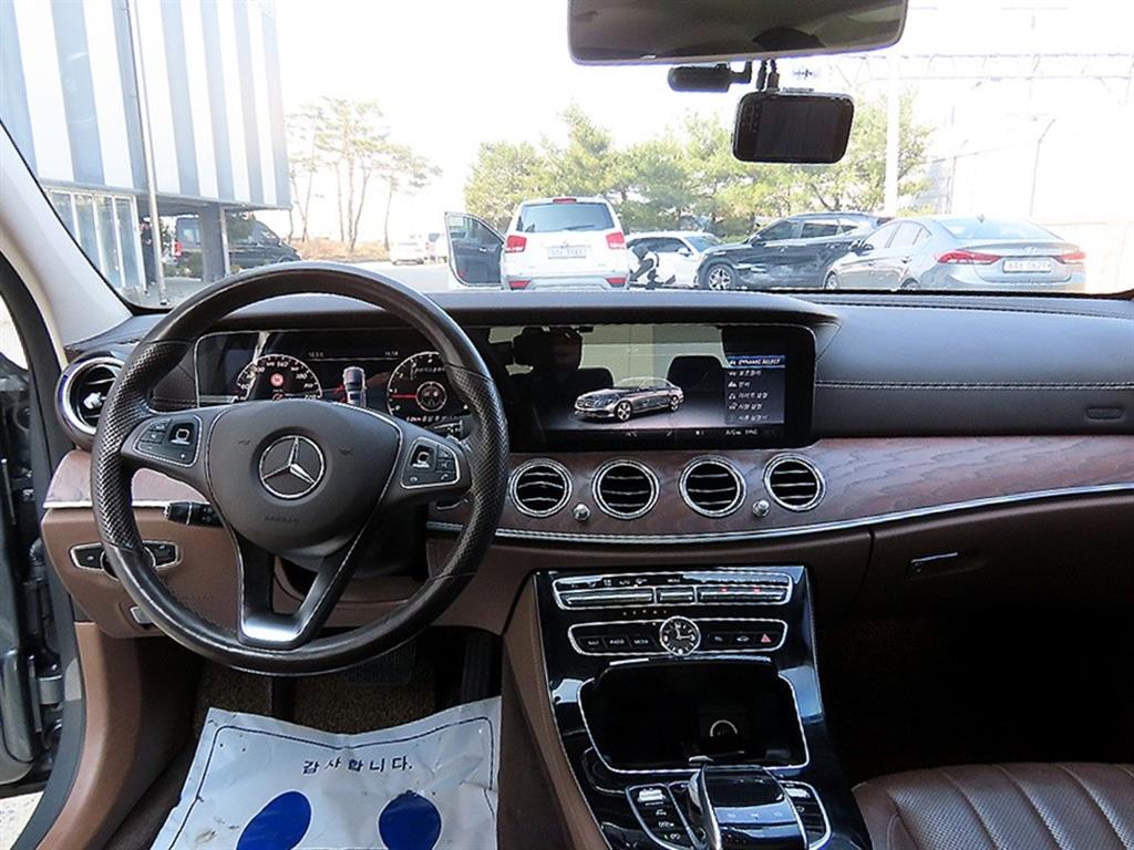 Mercedes Benz E class - Vista 7