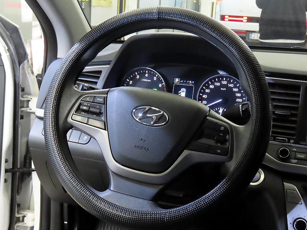 HYUNDAI Avante - Vista 8