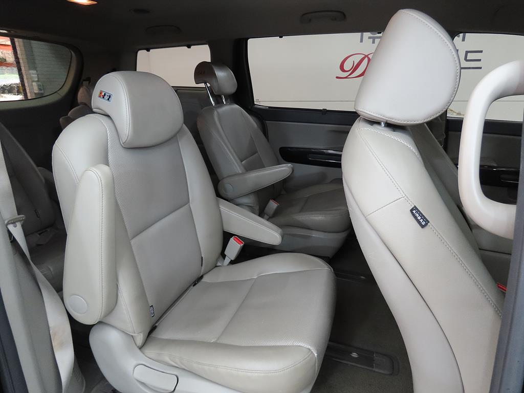 KIA Carnival - Vista 8