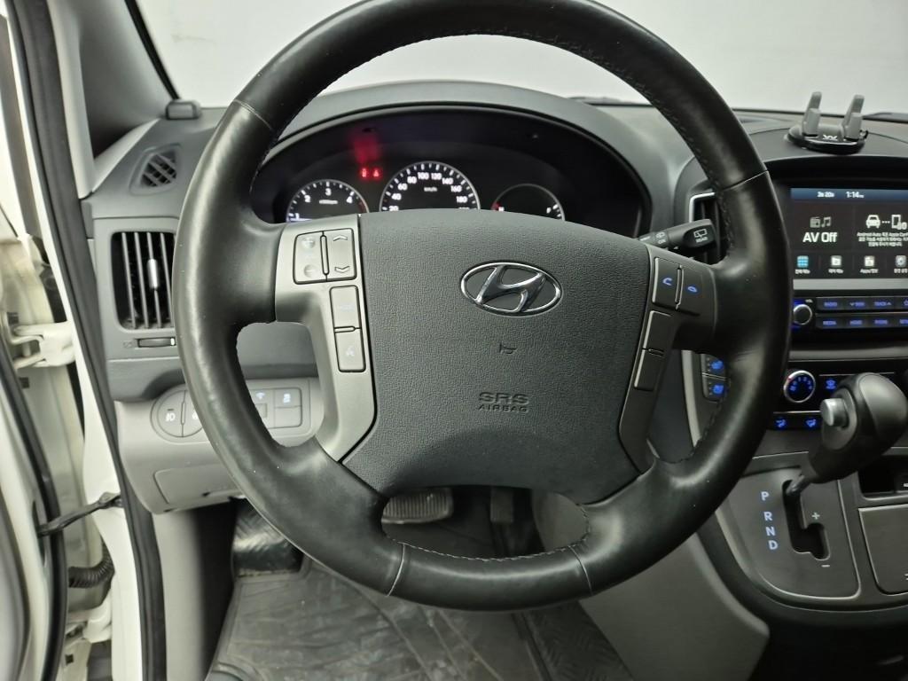 HYUNDAI Starex - Vista 9