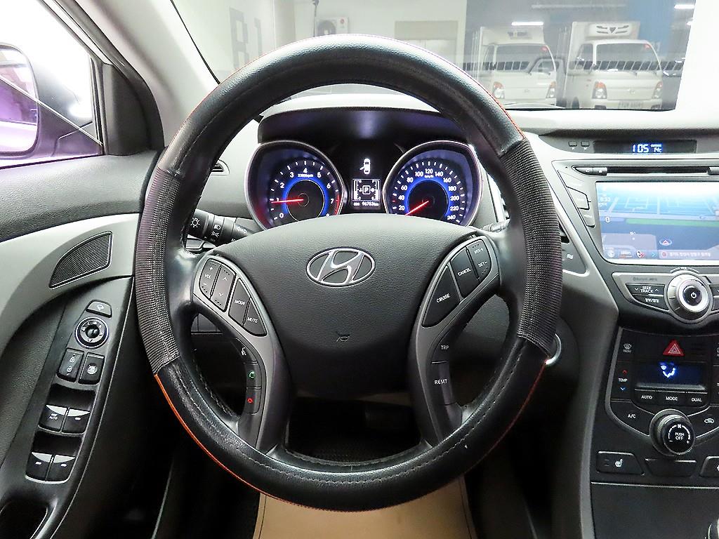 HYUNDAI Avante - Vista 7