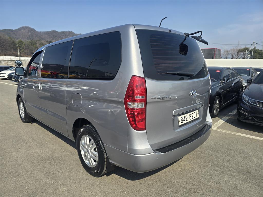 HYUNDAI Starex - Vista 4