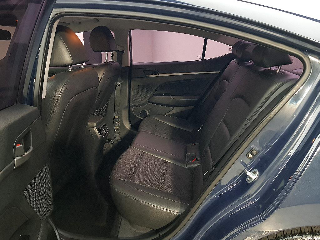 HYUNDAI Avante - Vista 9