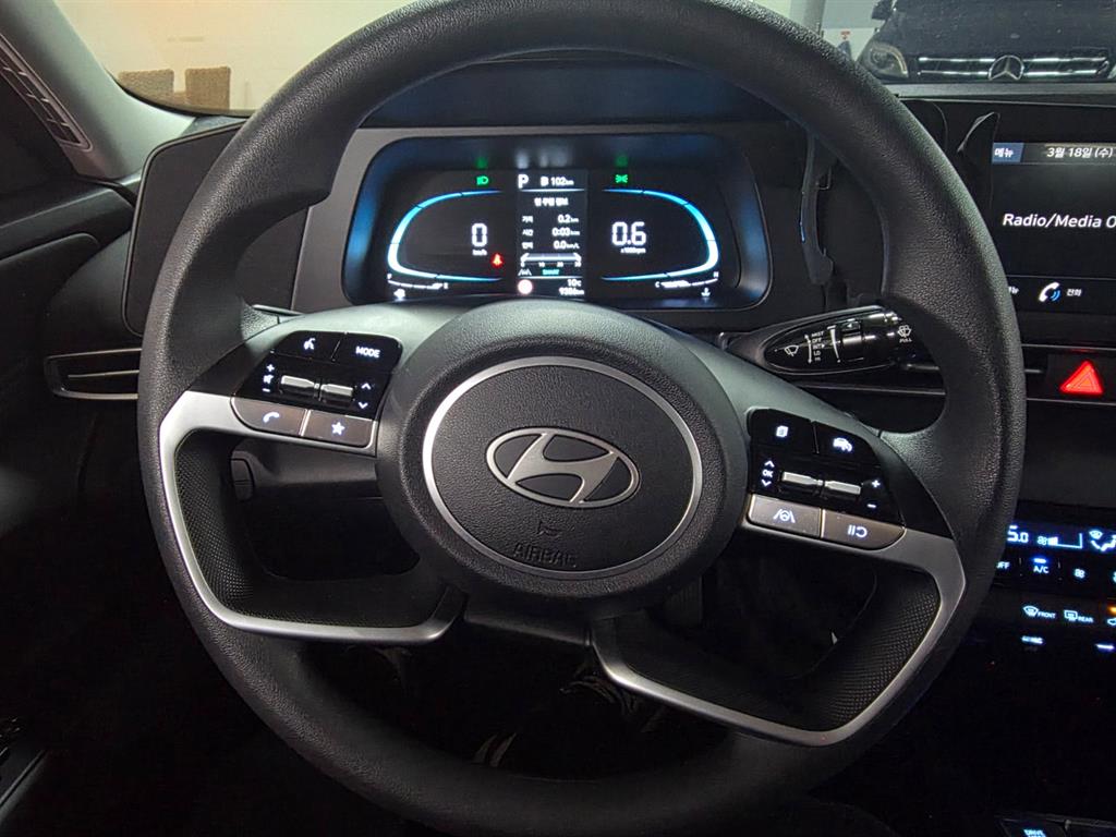 HYUNDAI Avante - Vista 7