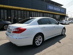 HYUNDAI Genesis - Vista 6