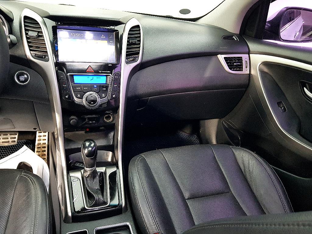 HYUNDAI i30 - Vista 10