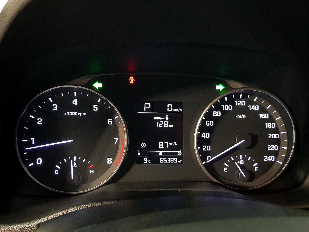 HYUNDAI Avante - Vista 7