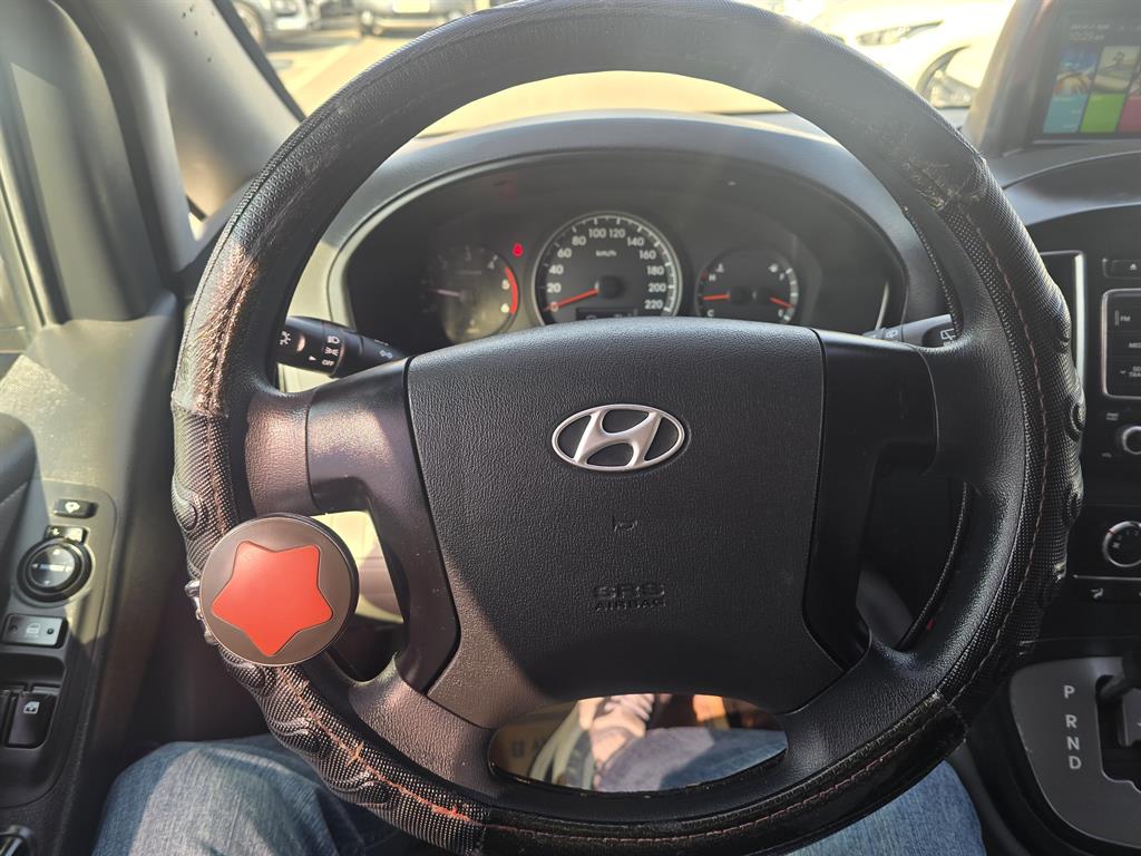 HYUNDAI Starex - Vista 6