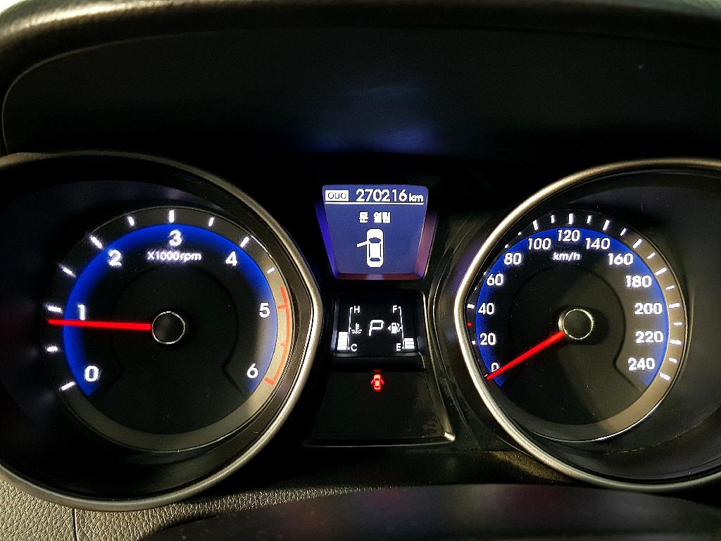 HYUNDAI i30 - Vista 7