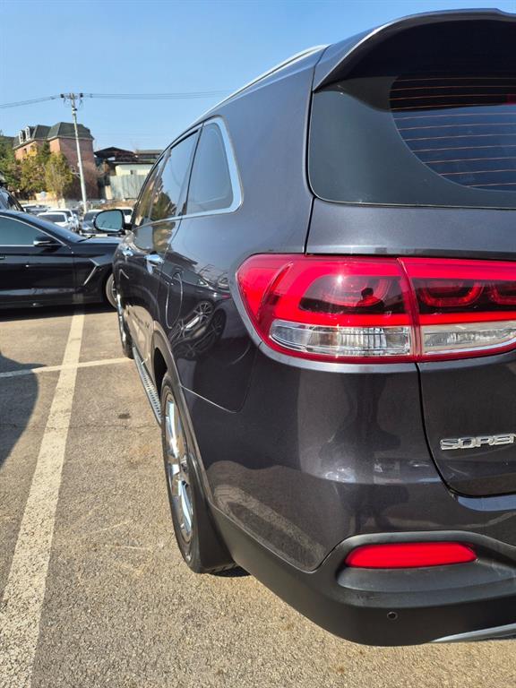 KIA Sorento - Vista 8