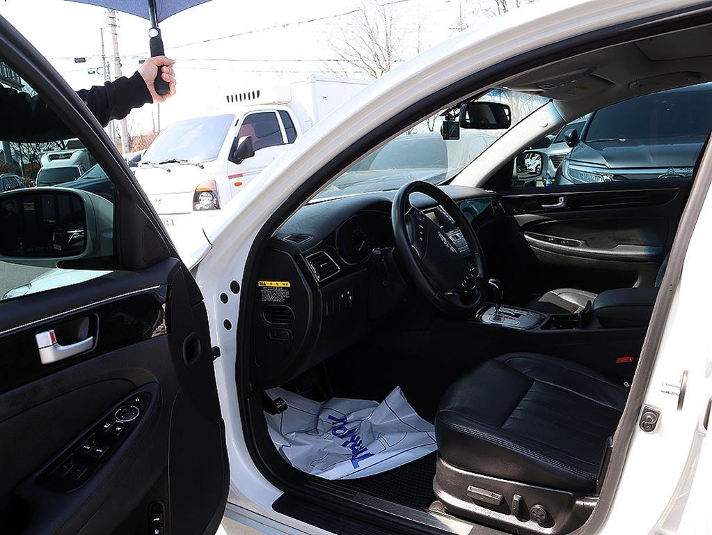 HYUNDAI Genesis - Vista 11