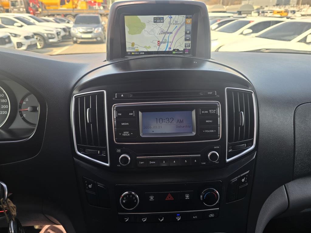 HYUNDAI Starex - Vista 12