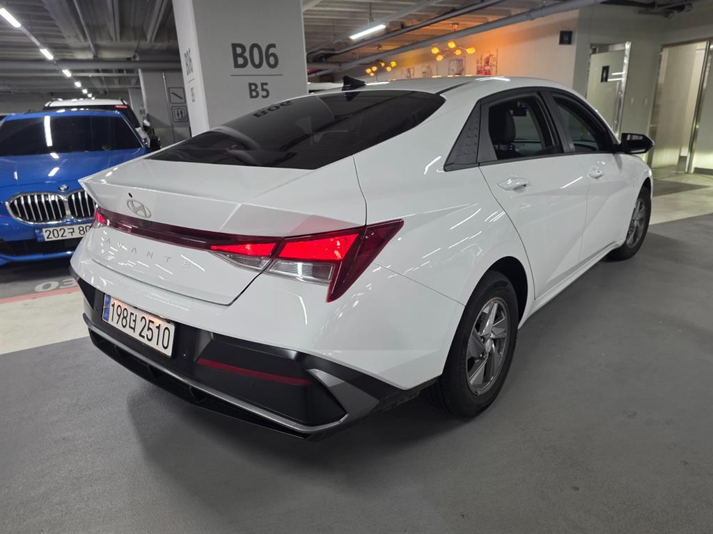 HYUNDAI Avante - Vista 4