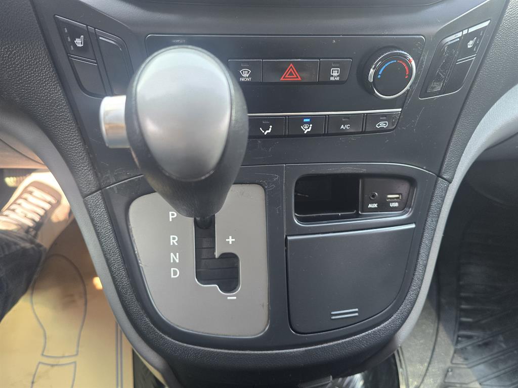 HYUNDAI Starex - Vista 7