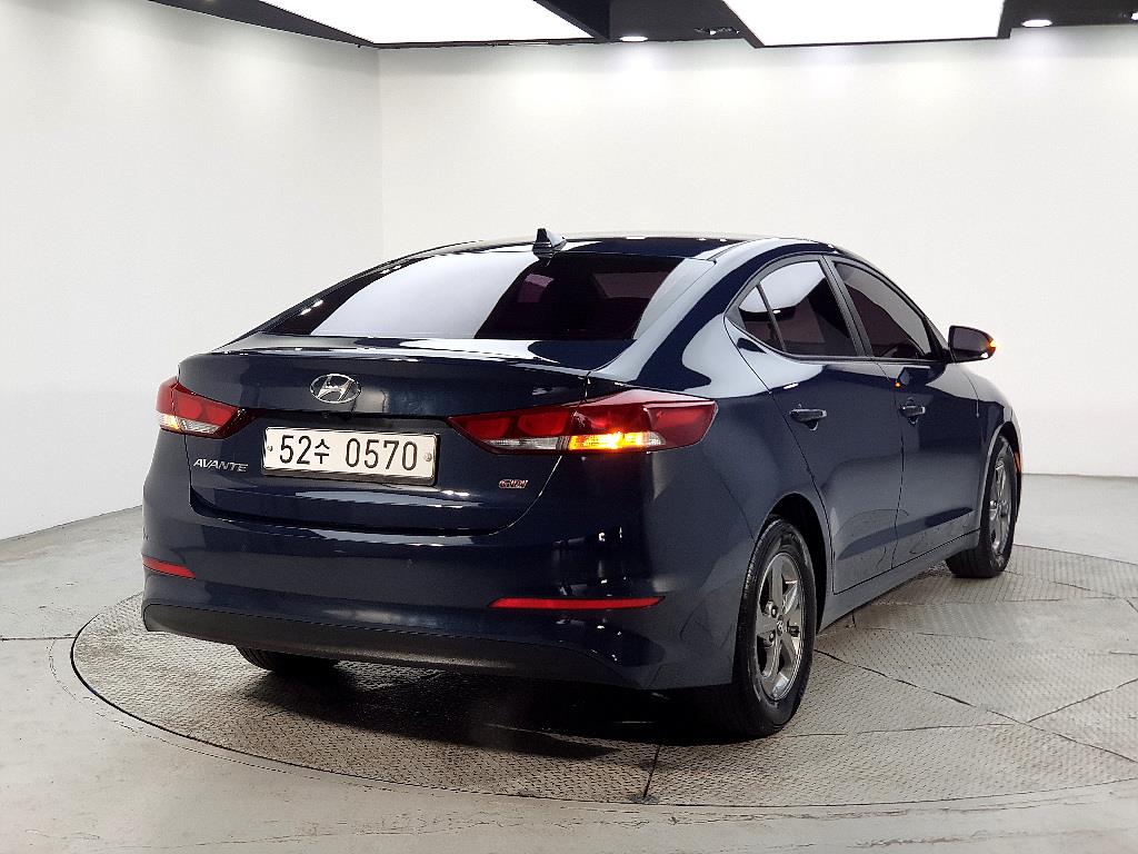 HYUNDAI Avante - Vista 4