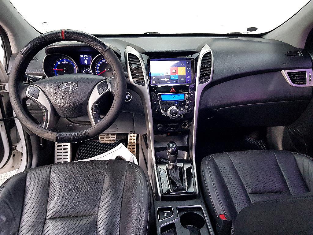 HYUNDAI i30 - Vista 5