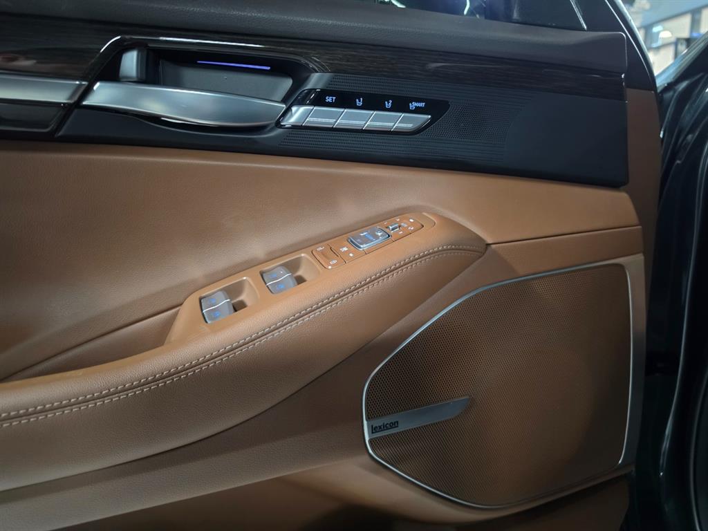 Genesis G90 - Vista 8