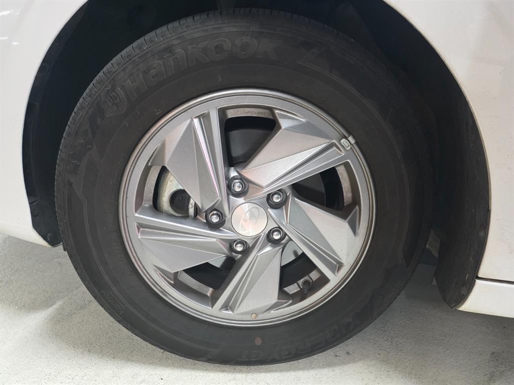 HYUNDAI Avante - Vista 5