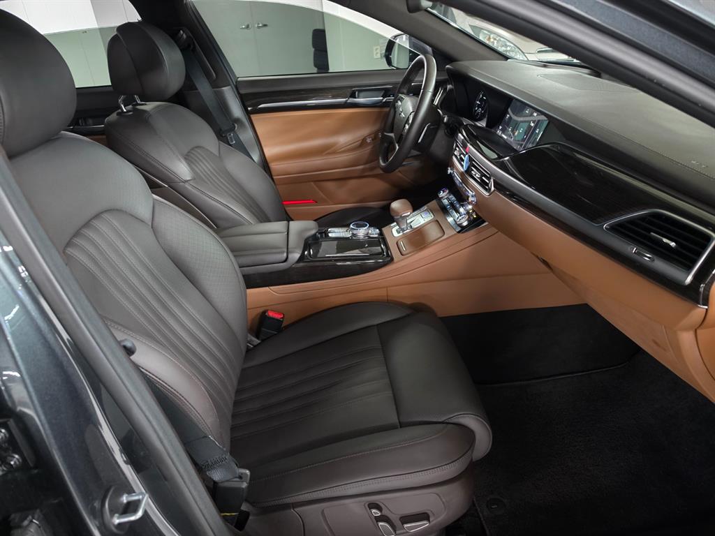 Genesis G90 - Vista 12