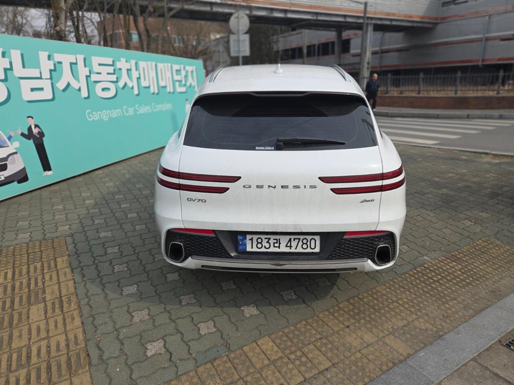 Genesis GV70 - Vista 5