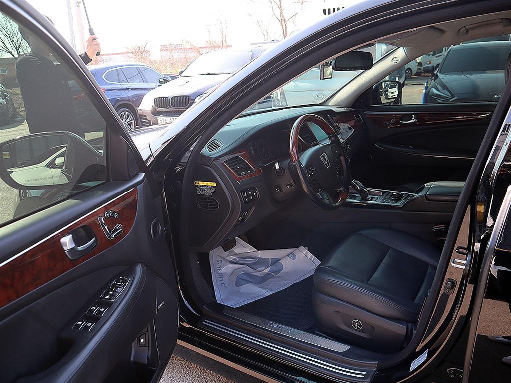 HYUNDAI Equus - Vista 11