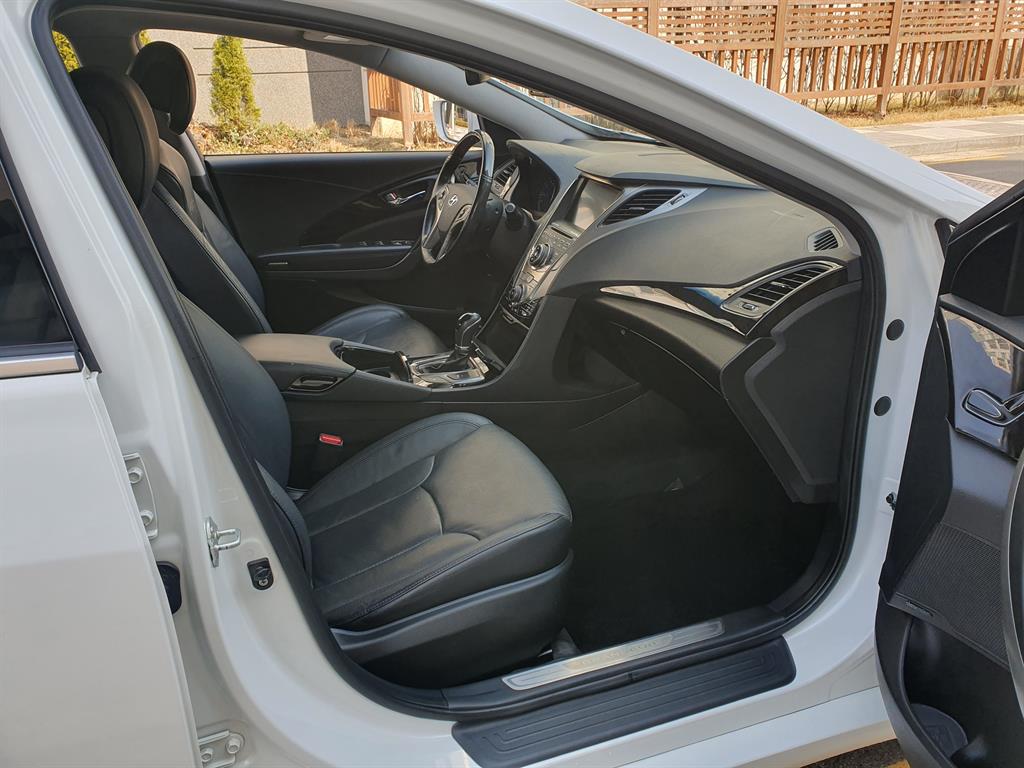 HYUNDAI Grandeur - Vista 12