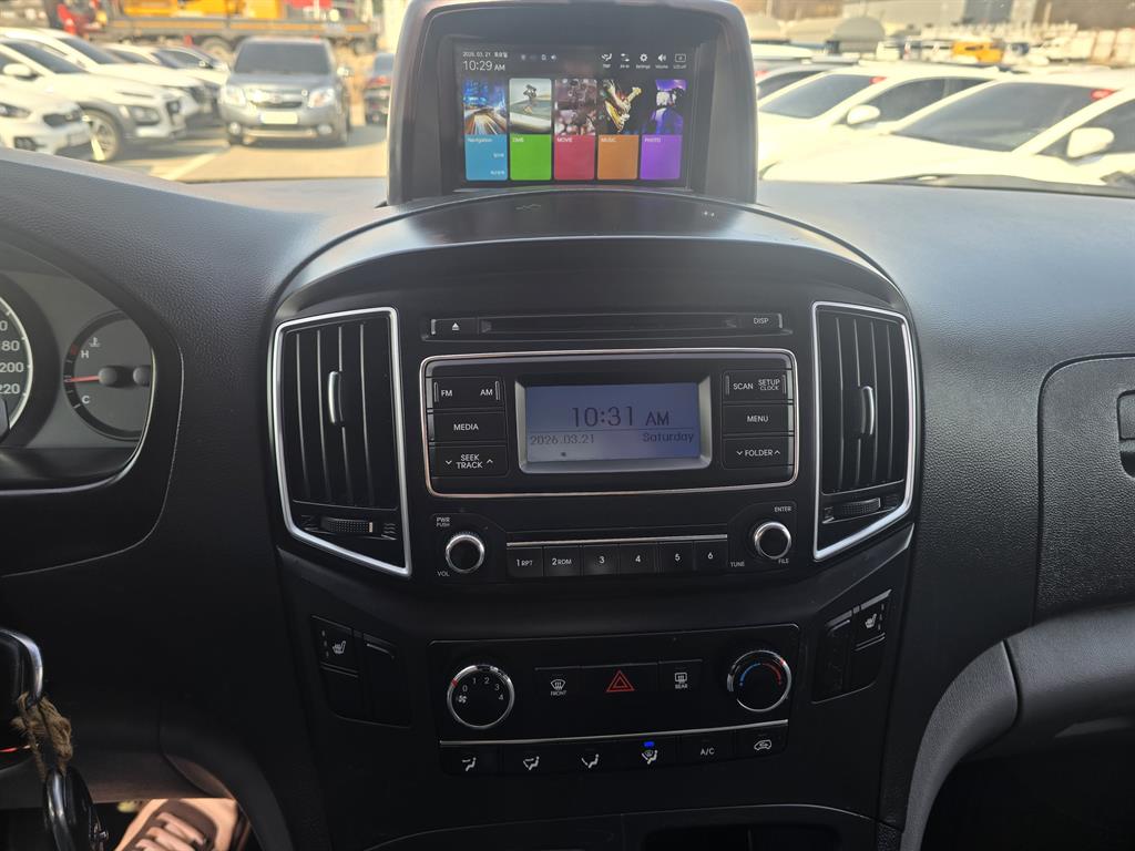 HYUNDAI Starex - Vista 8