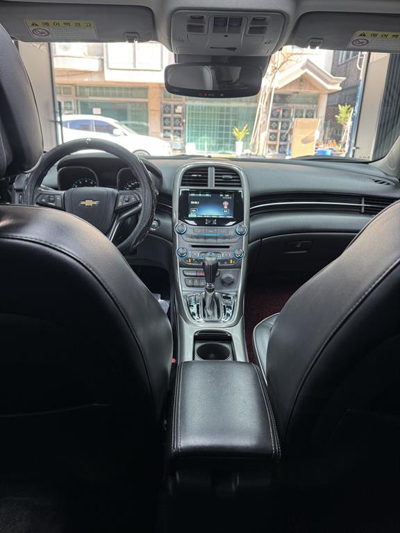 Chevrolet Malibu - Vista 10