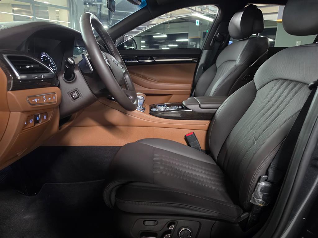 Genesis G90 - Vista 7