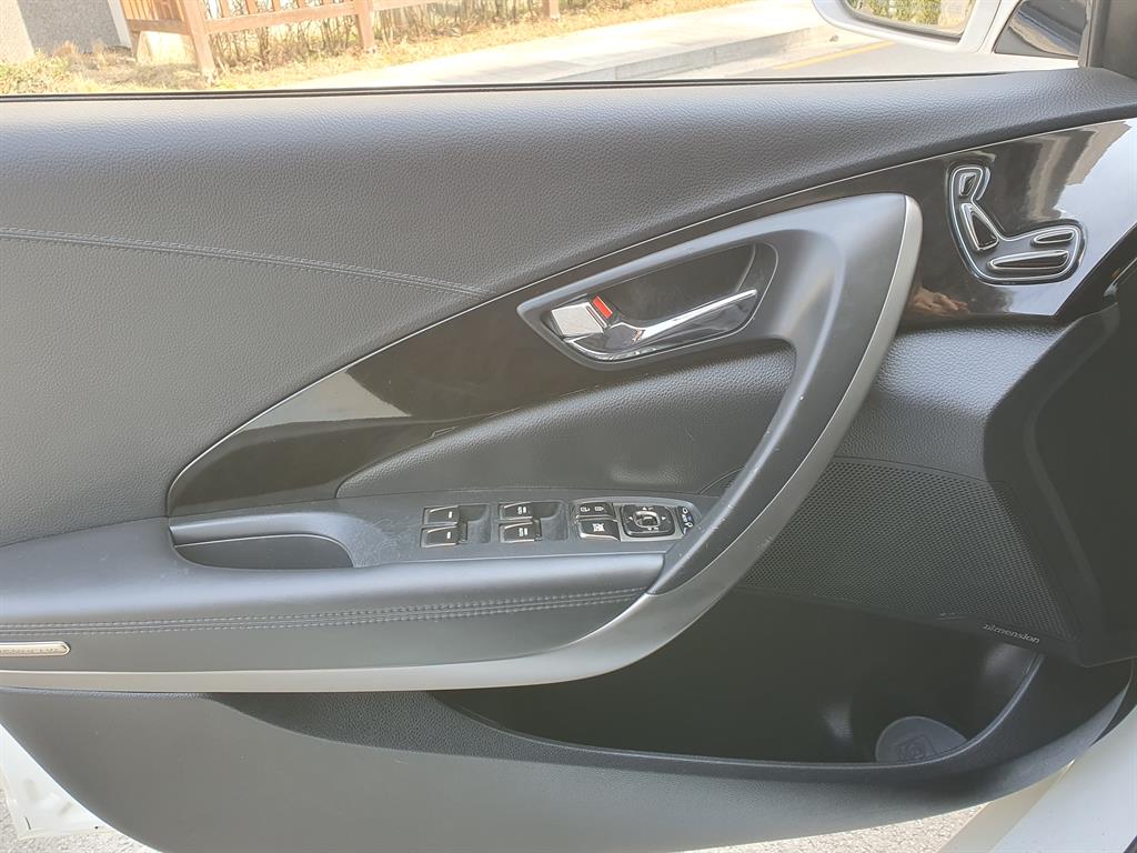 HYUNDAI Grandeur - Vista 10