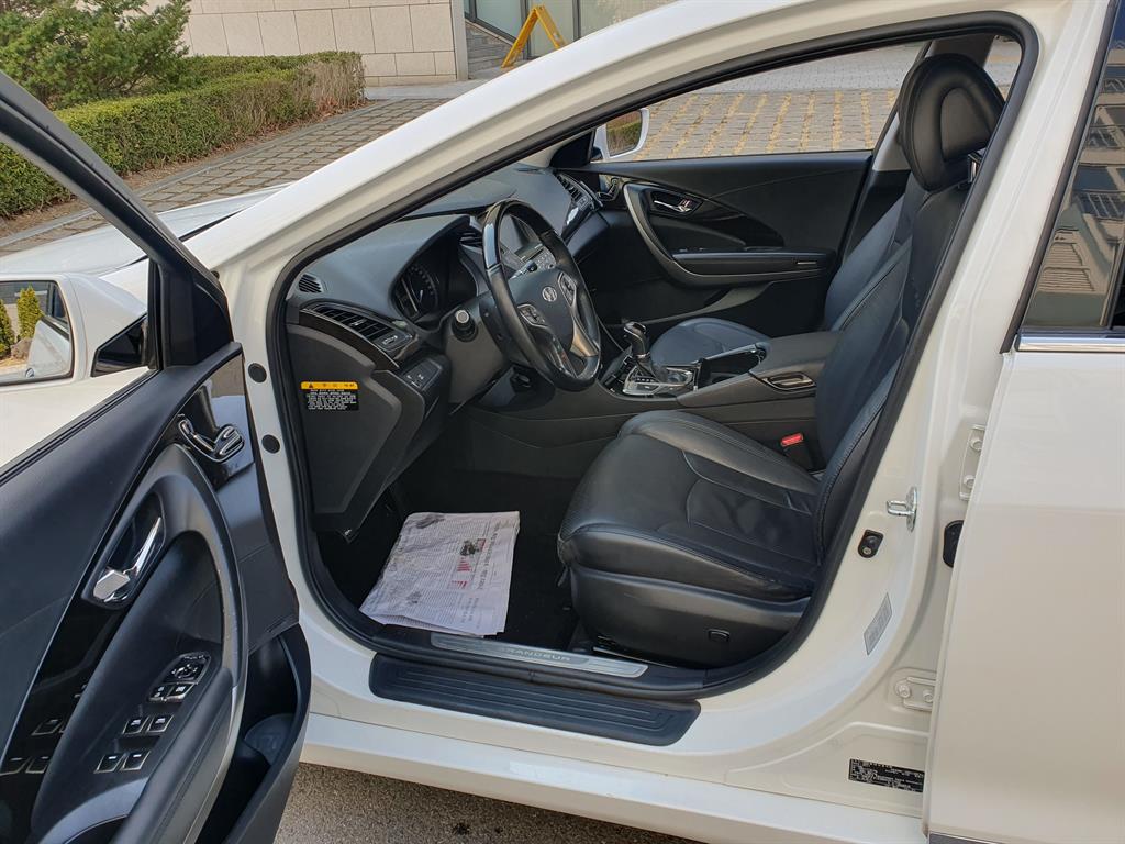 HYUNDAI Grandeur - Vista 11