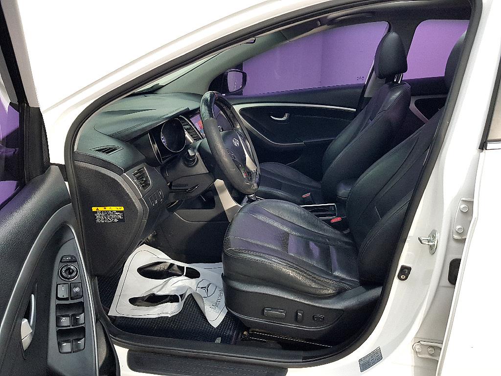 HYUNDAI i30 - Vista 8