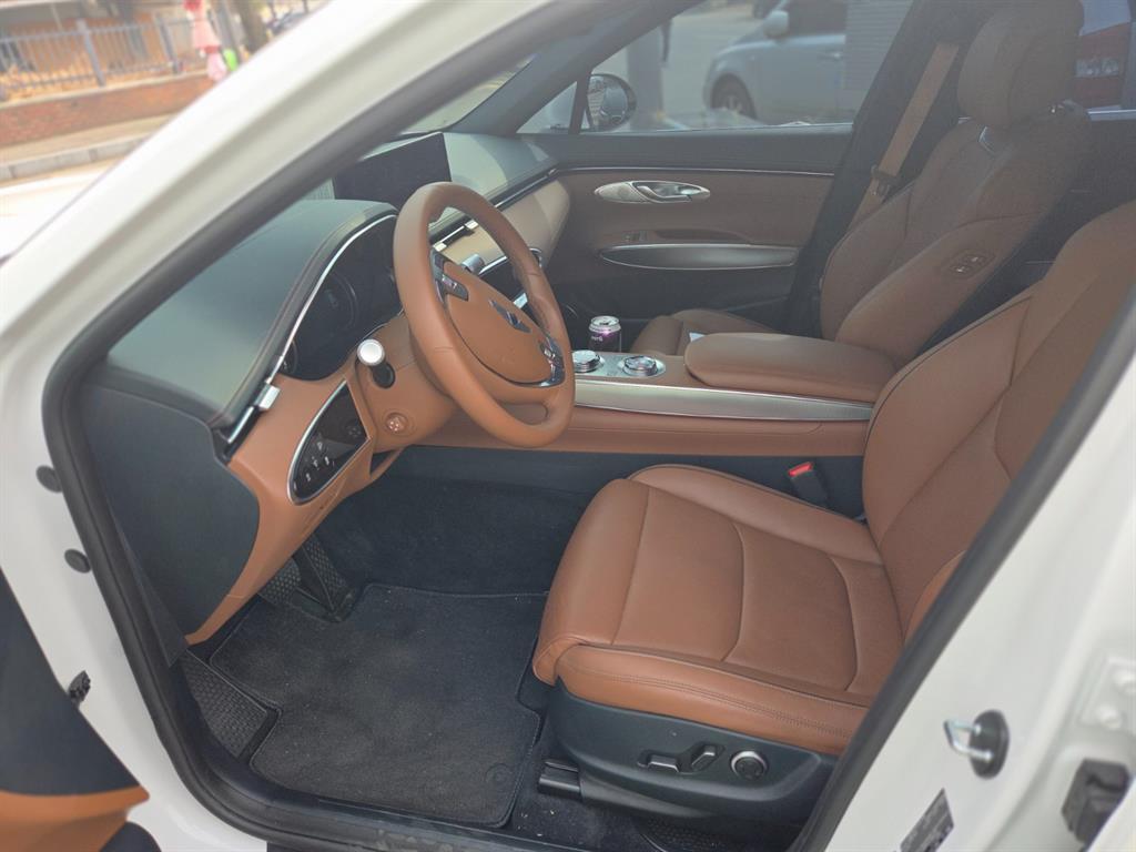 Genesis GV70 - Vista 7