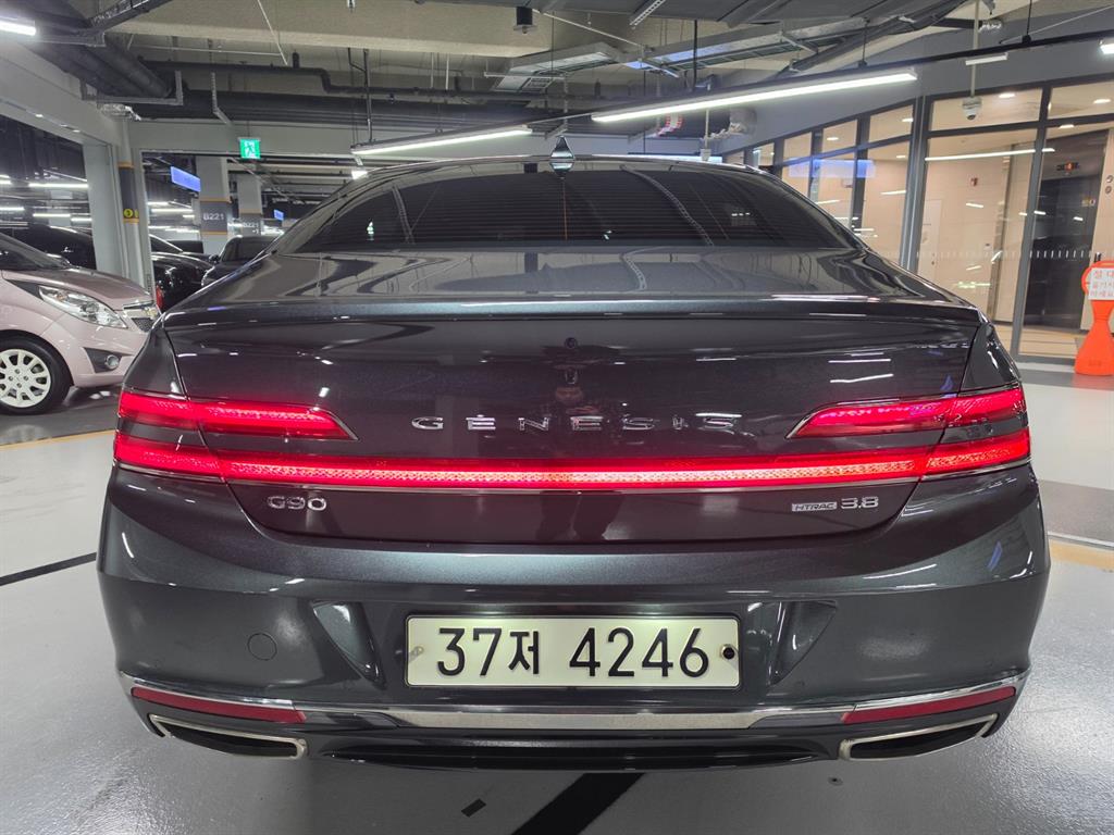 Genesis G90 - Vista 6