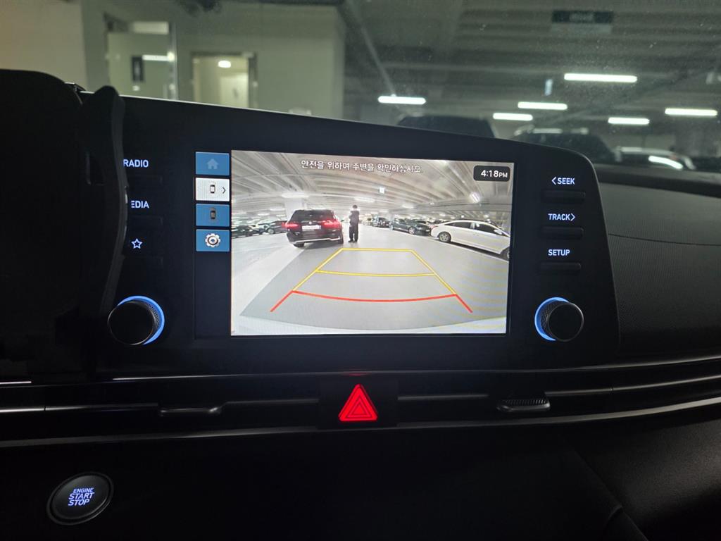 HYUNDAI Avante - Vista 10