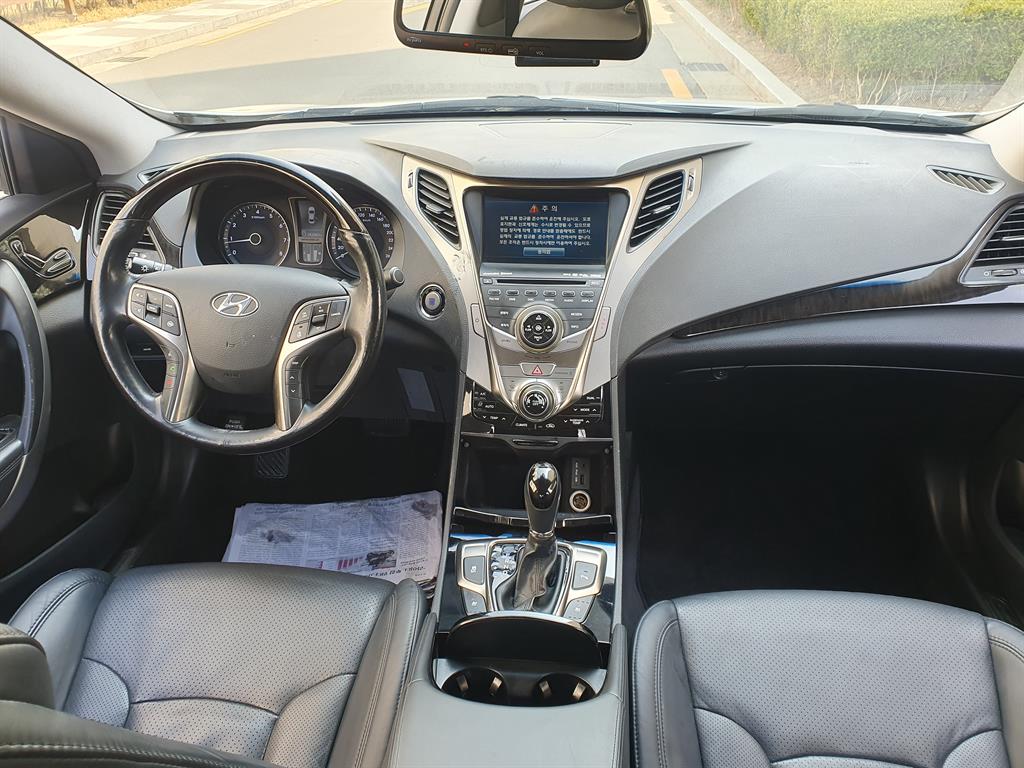 HYUNDAI Grandeur - Vista 5