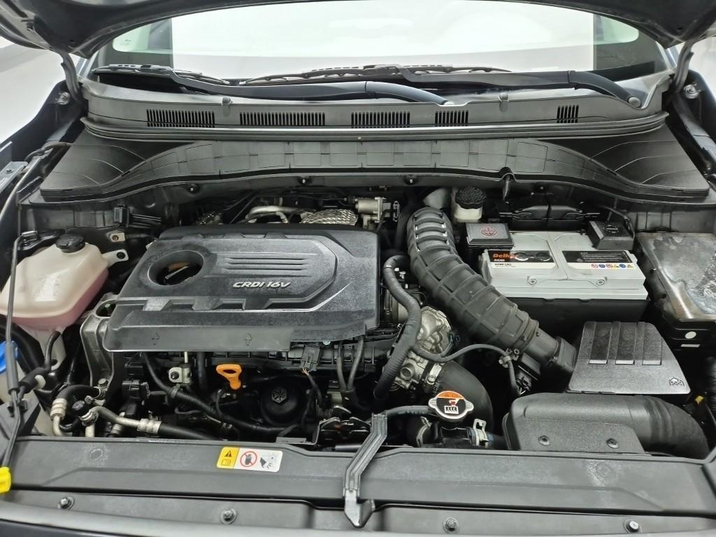 HYUNDAI Kona - Vista 5