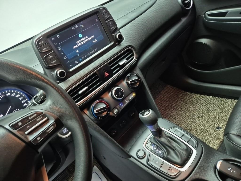 HYUNDAI Kona - Vista 10