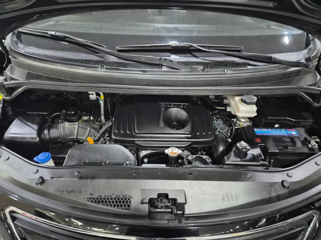 HYUNDAI Starex - Vista 6